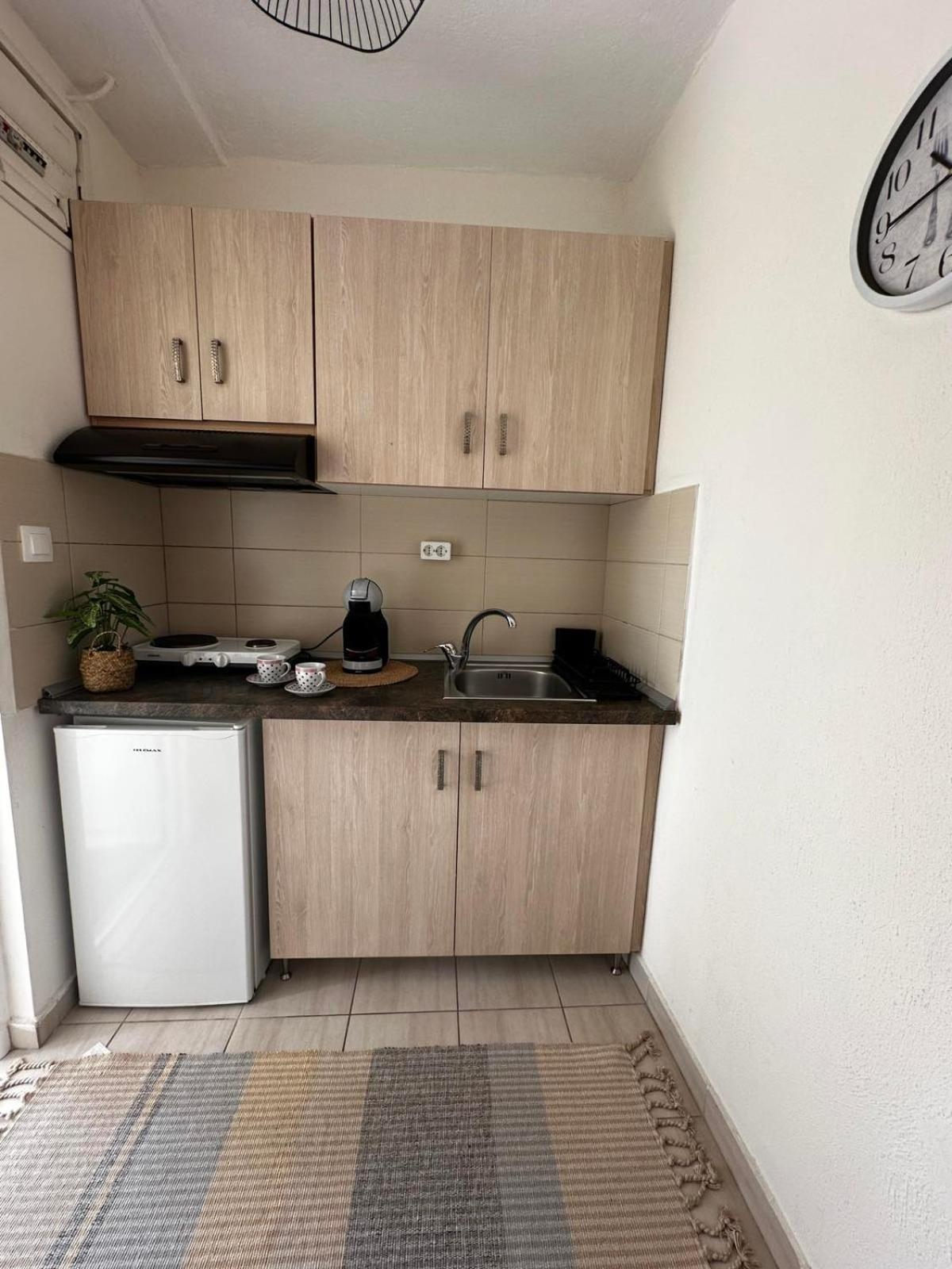 Elena Rooms-Apartments Аспровалта Екстериор снимка